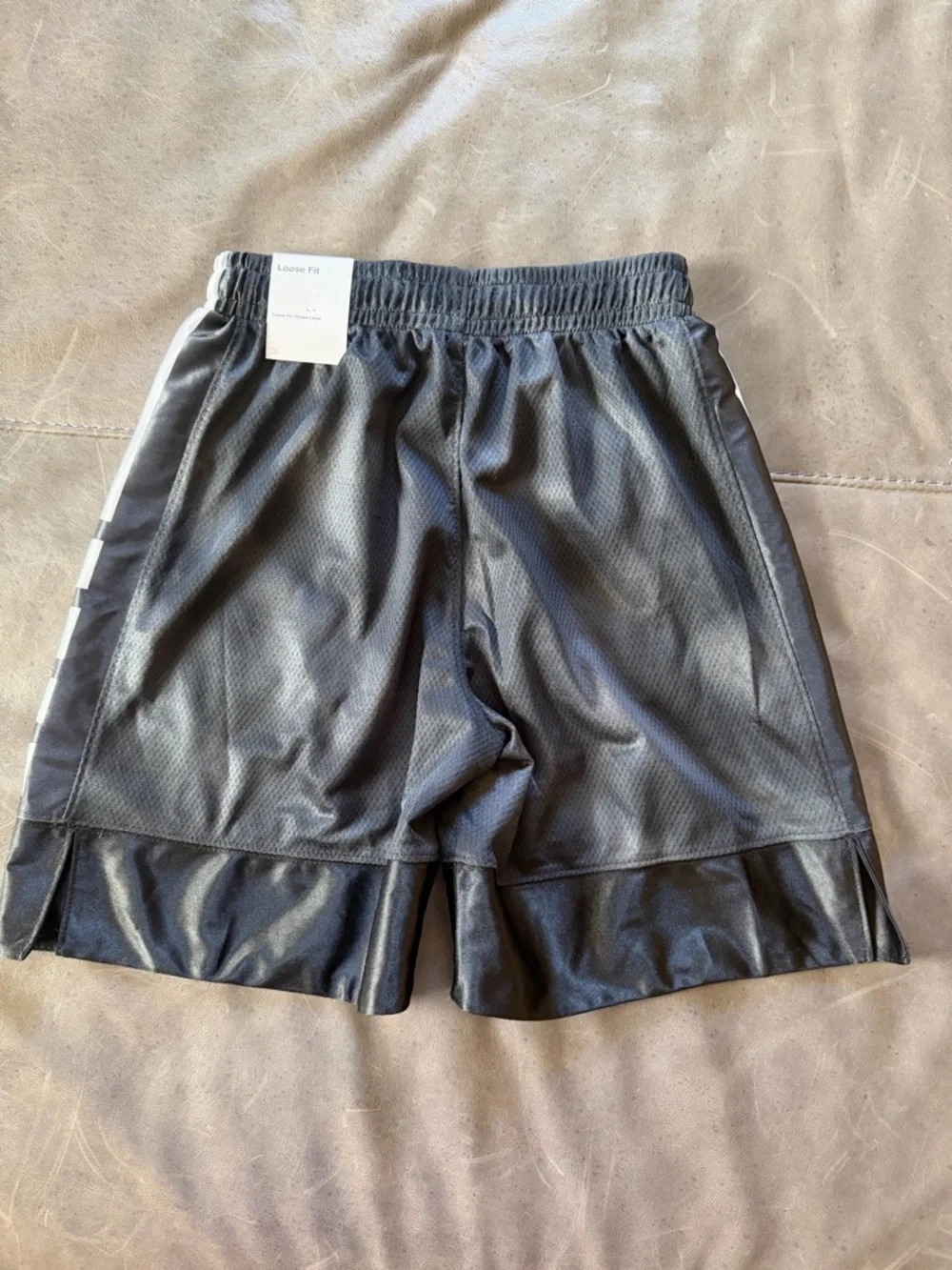 Nike Dri-FIT Athletic Shorts Boys Size M Black Loose Fit Mesh Basketball Gym NWT - Picture 4 of 6